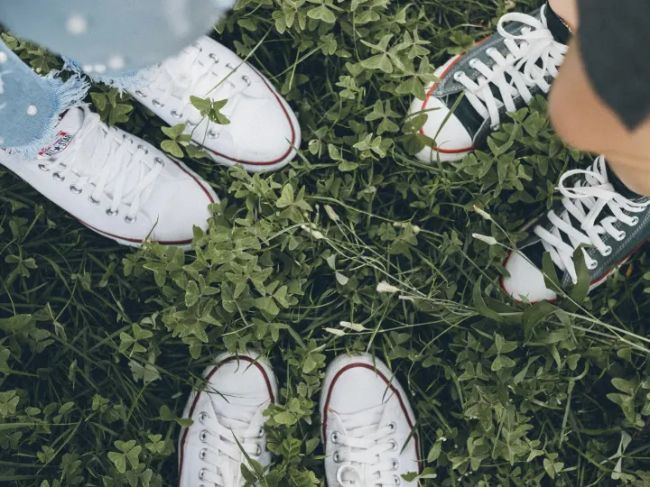 Zapatillas sobre hierba