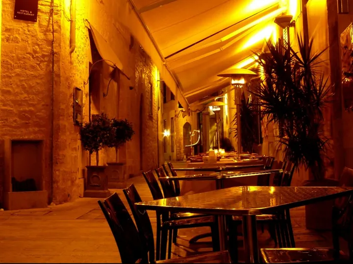 Terraza de un restaurante de barrio